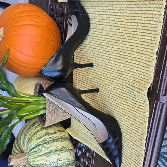 NINE WEST Black Leather Heels - Picture 5 of 10